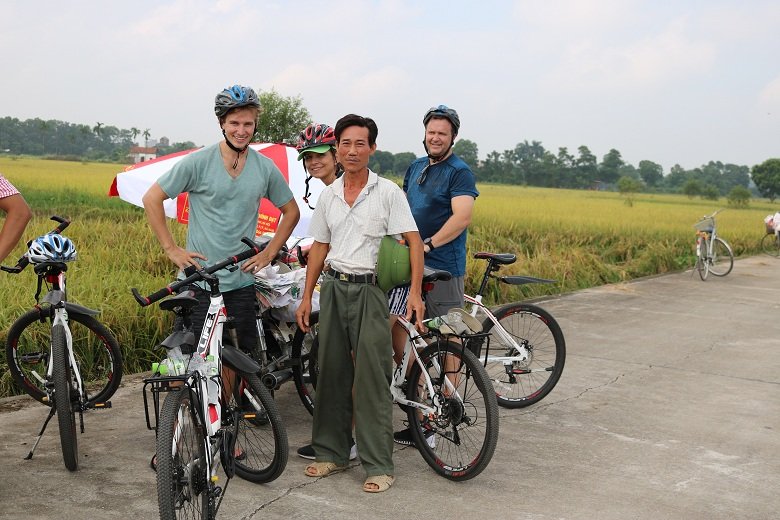 Bicycle Trip Hanoi Red River Island Half Day